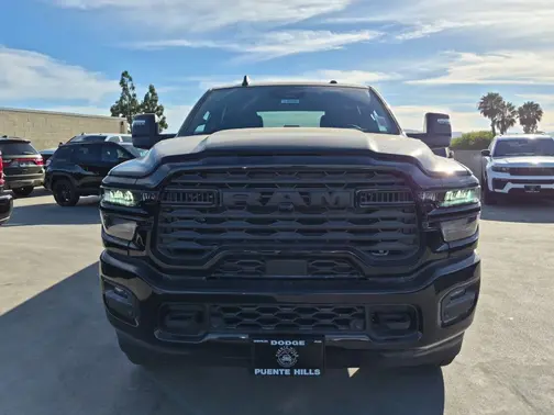 Diamond Black Crystal Pearl-Coat Exterior Paint 2026 RAM 3500 Big Horn