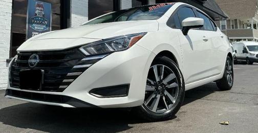 Aspen White Tricoat 2024 Nissan Versa 1.6 SV