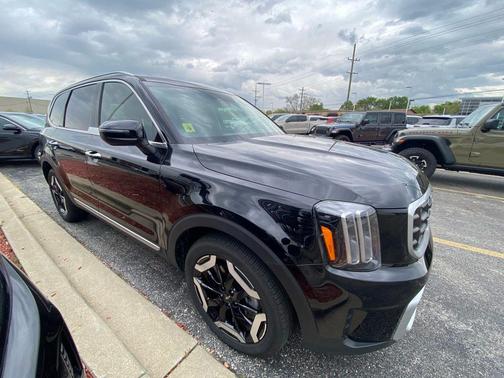 Ebony Black 2024 Kia Telluride S