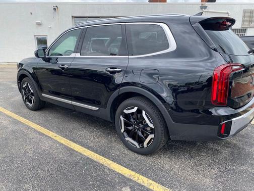 Ebony Black 2024 Kia Telluride S