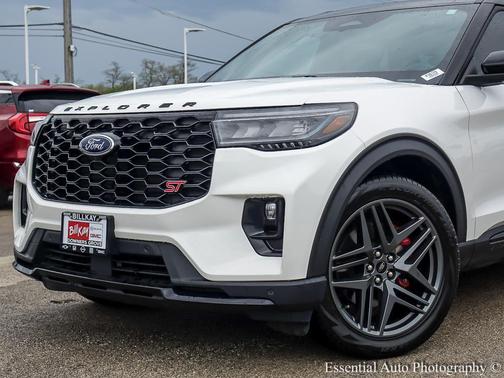 White Metallic 2025 Ford Explorer ST