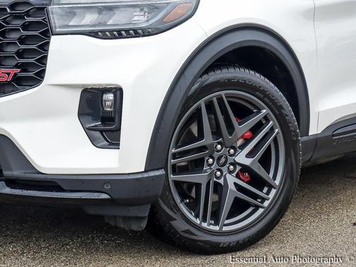 White Metallic 2025 Ford Explorer ST