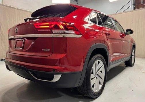 Aurora Red Metallic 2022 Volkswagen Atlas Cross Sport 3.6L V6 SE w/Technology