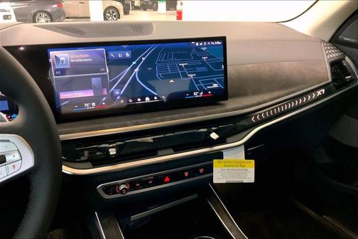 White Metallic 2026 BMW X7 xDrive40i