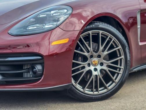 2022 Porsche Panamera 4 Platinum Edition