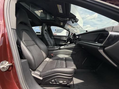 2022 Porsche Panamera 4 Platinum Edition