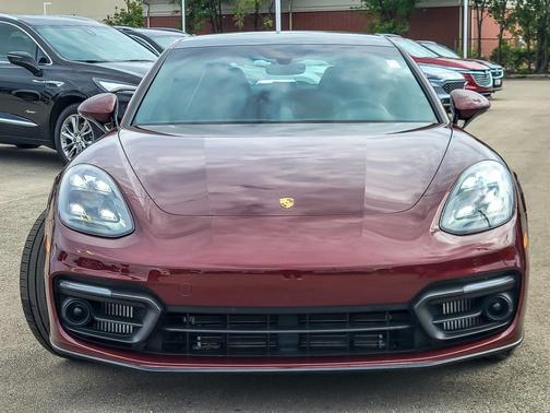2022 Porsche Panamera 4 Platinum Edition