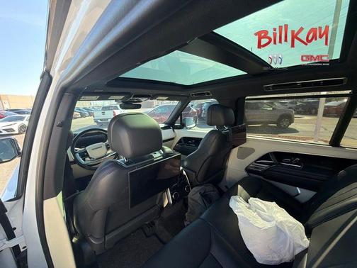 Icy White SV Bespoke Special Effect Gloss 2023 Land Rover Range Rover P400 SE