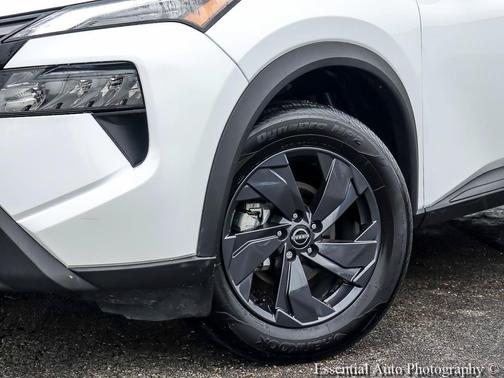 Everest White Pearl Tricoat 2026 Nissan Rogue SV