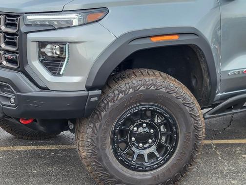2025 GMC Canyon AT4