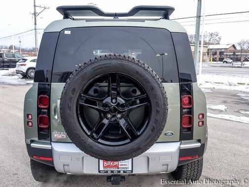 2023 Land Rover Defender 110 SE