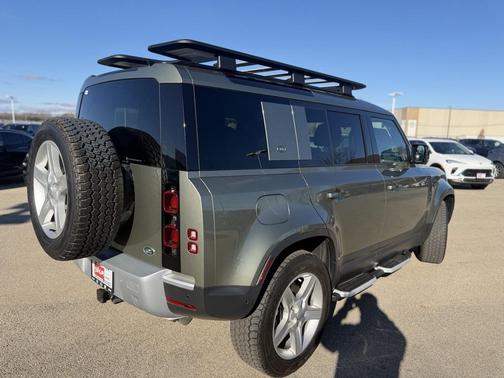 2023 Land Rover Defender SE