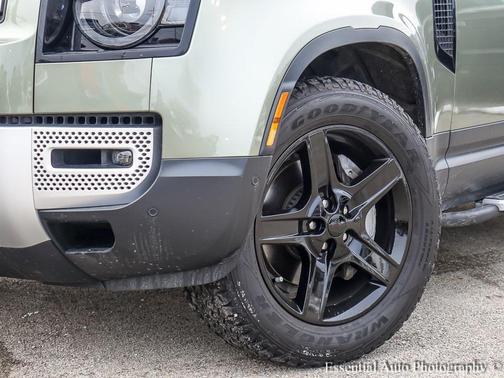 2023 Land Rover Defender 110 SE