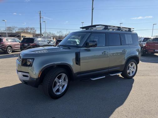 2023 Land Rover Defender SE