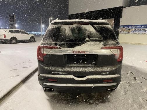 2023 GMC Acadia Denali