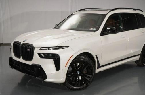 Mineral White Metallic 2025 BMW X7 M60i