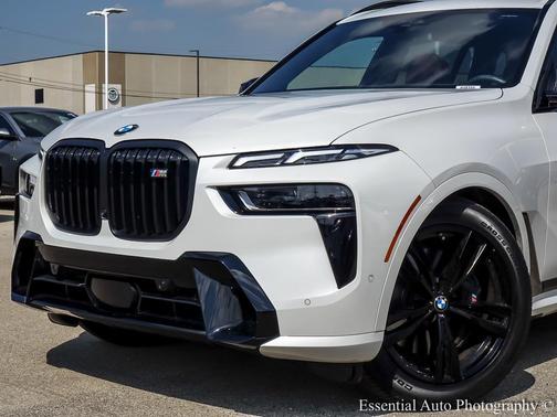 Mineral White Metallic 2025 BMW X7 M60i