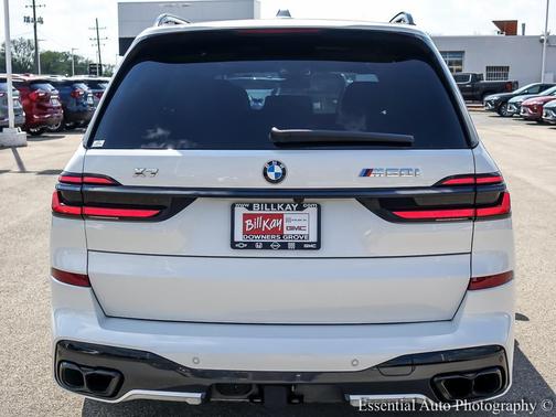 Mineral White Metallic 2025 BMW X7 M60i