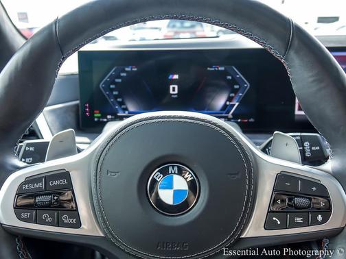 Mineral White Metallic 2025 BMW X7 M60i