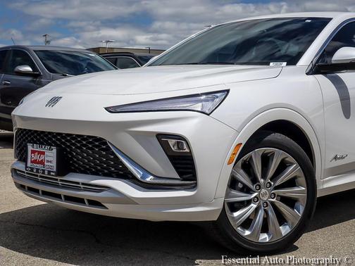 White Frost Tricoat 2025 Buick Envista Avenir FWD