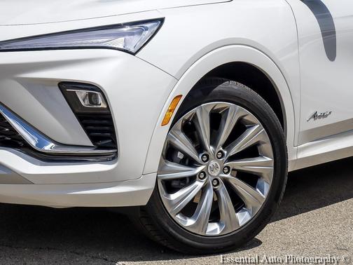 White Frost Tricoat 2025 Buick Envista Avenir FWD