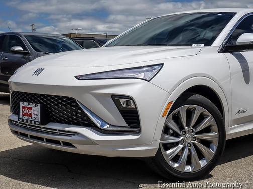 White Frost Tricoat 2025 Buick Envista Avenir FWD