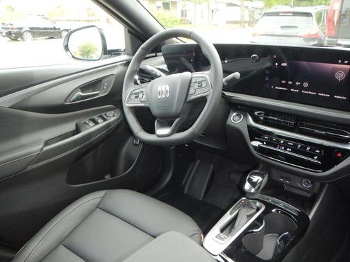 White Frost Tricoat 2025 Buick Envista Avenir FWD
