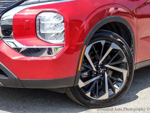 Red Diamond 2022 Mitsubishi Outlander ES 2.5 S-AWC