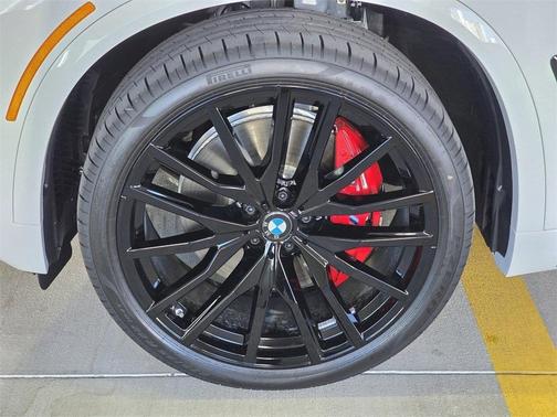 2025 BMW X5 M60i
