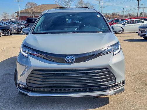 2025 Toyota Sienna XSE 7 Passenger