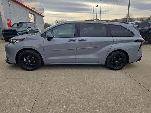 2025 Toyota Sienna XSE 7 Passenger