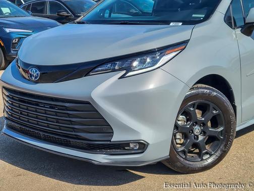 2025 Toyota Sienna XSE 7 Passenger