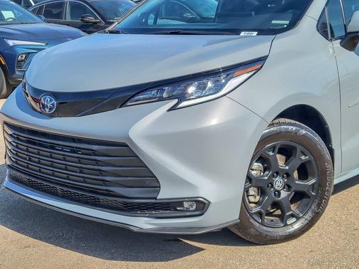 2025 Toyota Sienna XSE 7 Passenger