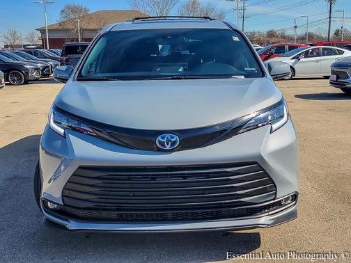 2025 Toyota Sienna XSE 7 Passenger