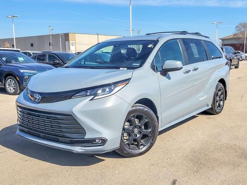 2025 Toyota Sienna XSE 7 Passenger