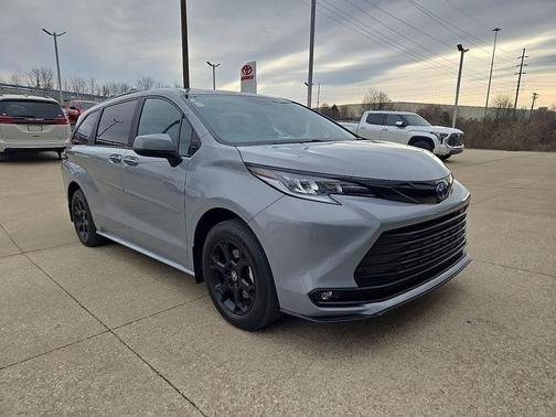 2025 Toyota Sienna XSE 7 Passenger