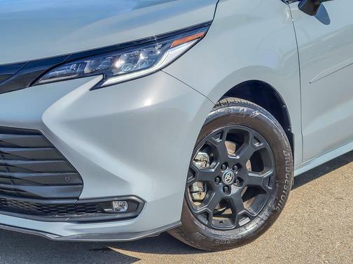 2025 Toyota Sienna XSE 7 Passenger