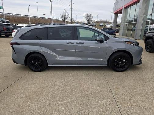 2025 Toyota Sienna XSE 7 Passenger