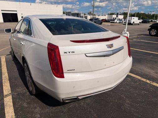 Crystal White Tricoat 2017 Cadillac XTS Platinum