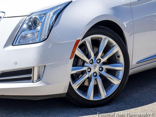 Crystal White Tricoat 2017 Cadillac XTS Platinum
