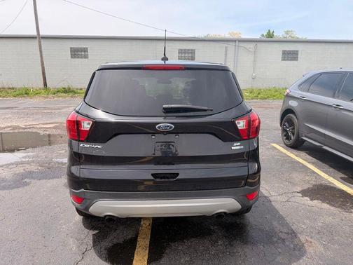 Agate Black Metallic 2019 Ford Escape SE