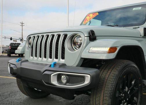 Earl Clearcoat 2023 Jeep Wrangler 4xe Sahara