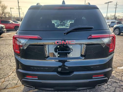 2023 GMC Acadia AWD SLT