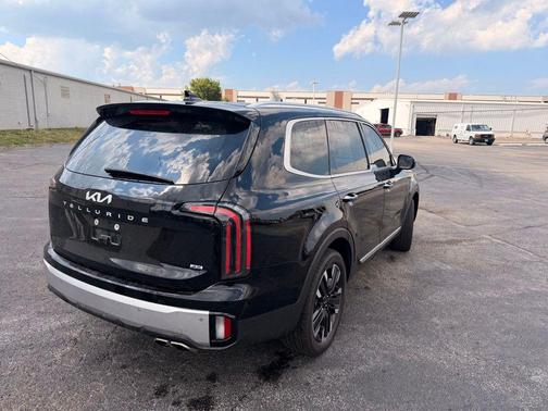 Ebony Black 2024 Kia Telluride SX