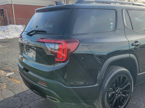 2023 GMC Acadia AWD SLT