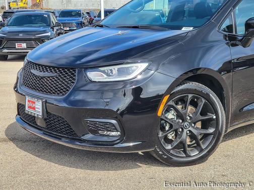 Diamond Black Crystal Pearlcoat 2025 Chrysler Pacifica Limited