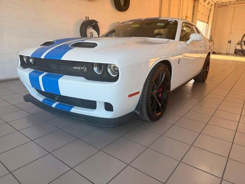 White Knuckle Clearcoat 2023 Dodge Challenger SRT Hellcat