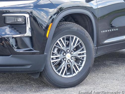 Mosaic Black Metallic 2026 Chevrolet Traverse LT
