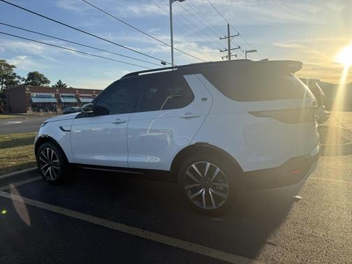 2024 Land Rover Discovery P300 Dynamic SE