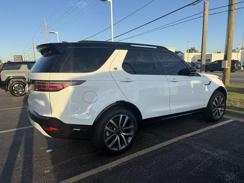 2024 Land Rover Discovery P300 Dynamic SE